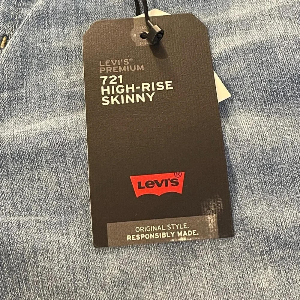 NWT Levis 21 High Rise Skinny Women's Jeans in Soho Way - Light Wash new